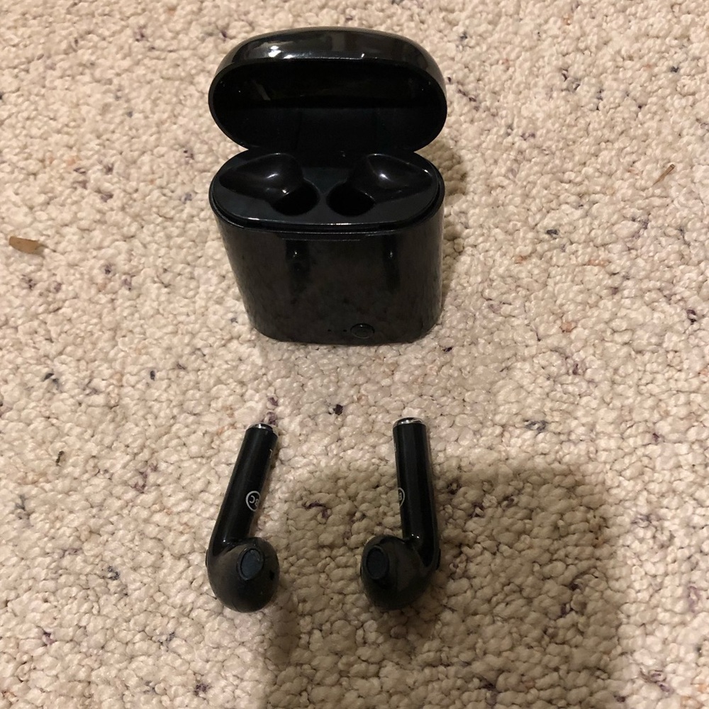 Wireless earbuds